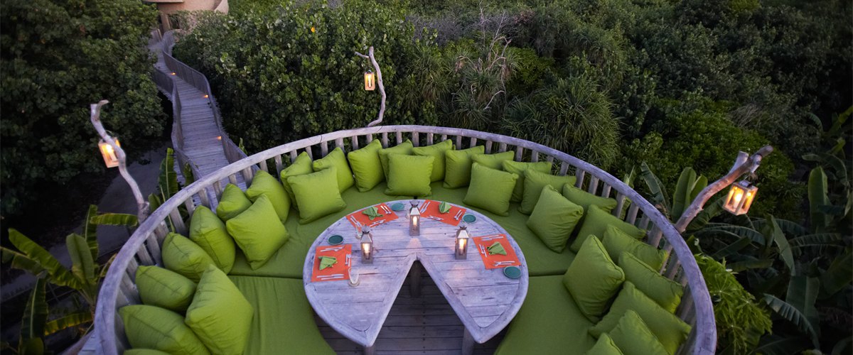 soneva-fushi-resort-in-the-maldives---star_table_at_fresh_in_the_garden_restaurant_264_656